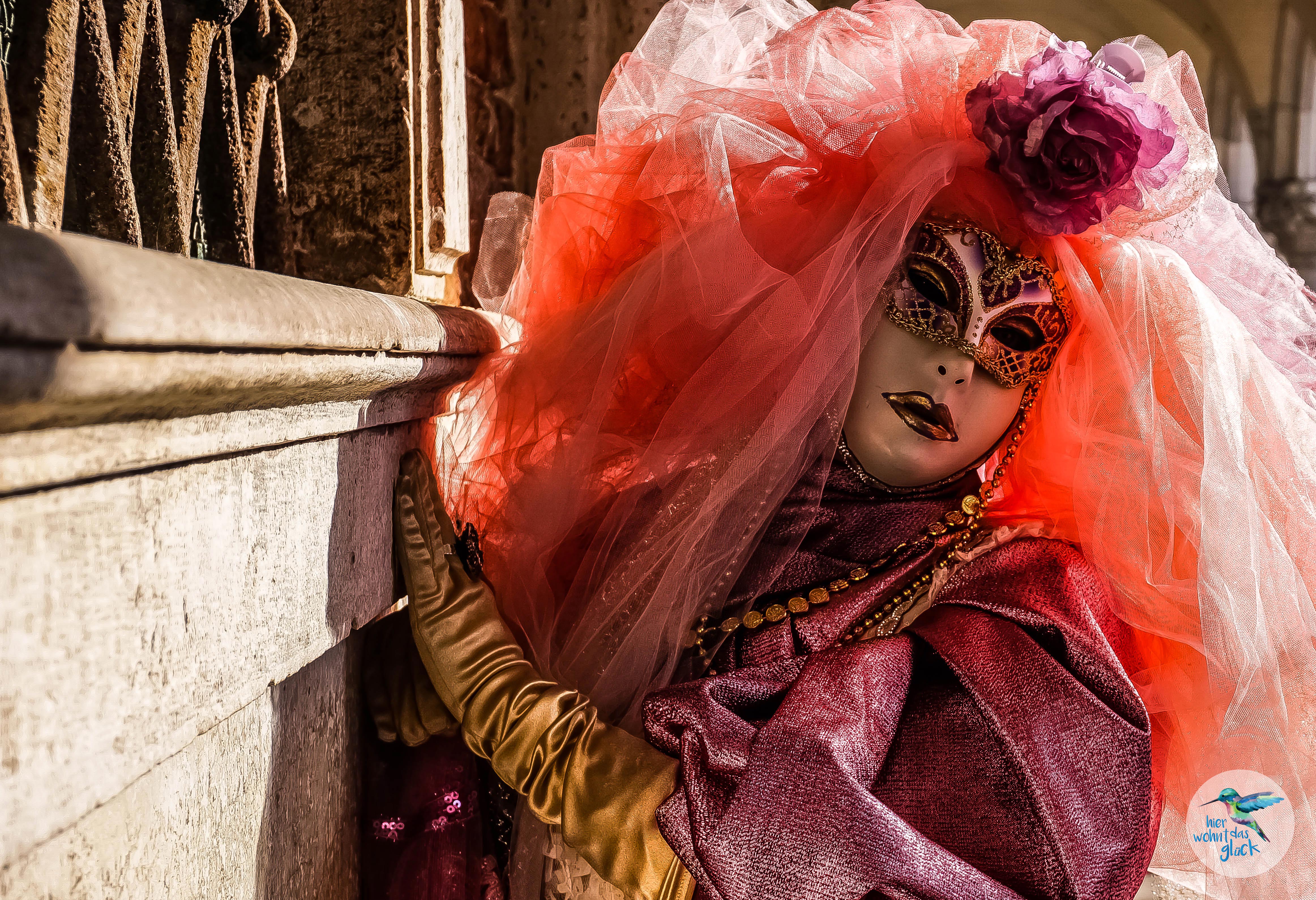 Venedig: atemberaubende Masken rund um den Markusplatz