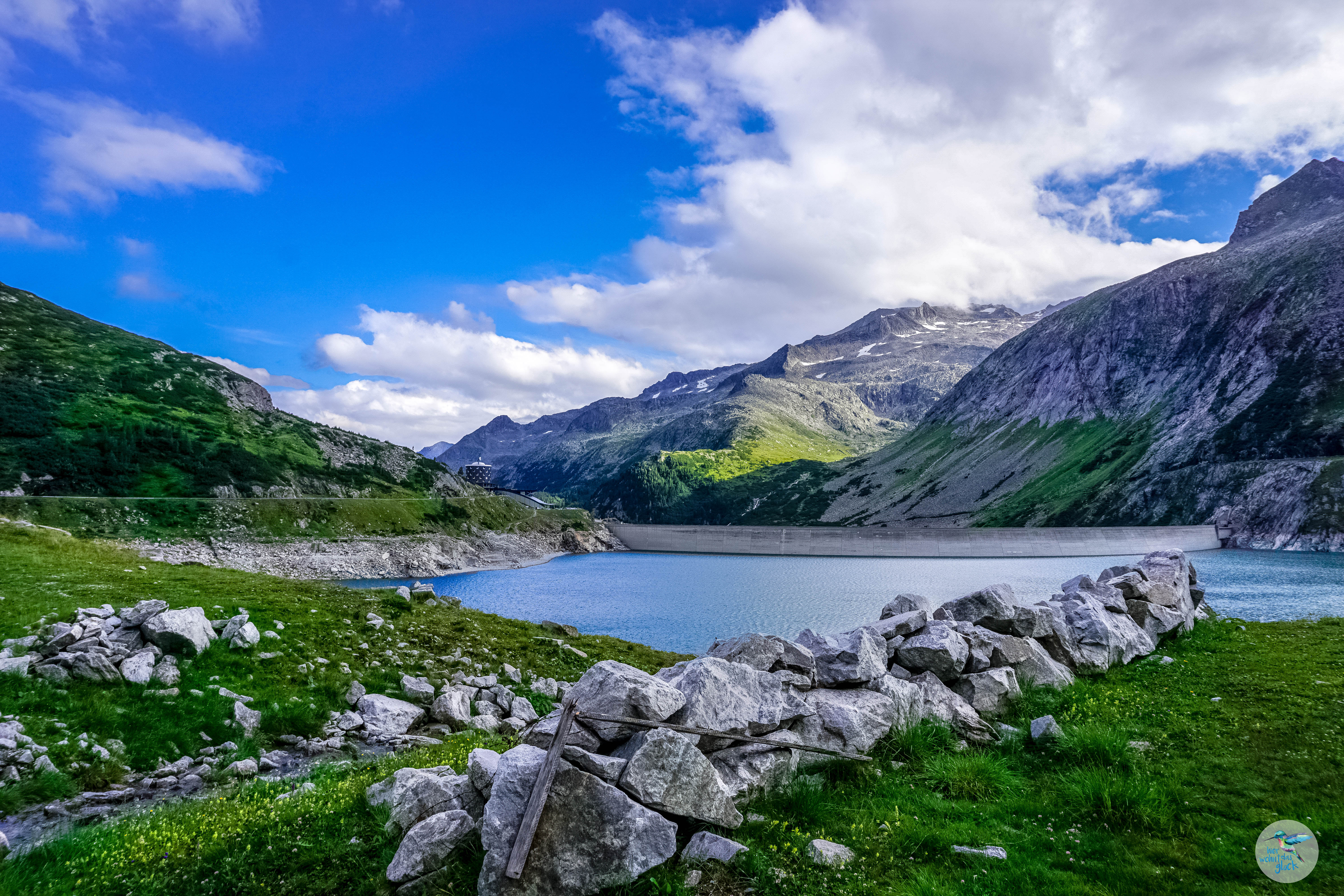 Wanderweg entlang der Staumauer