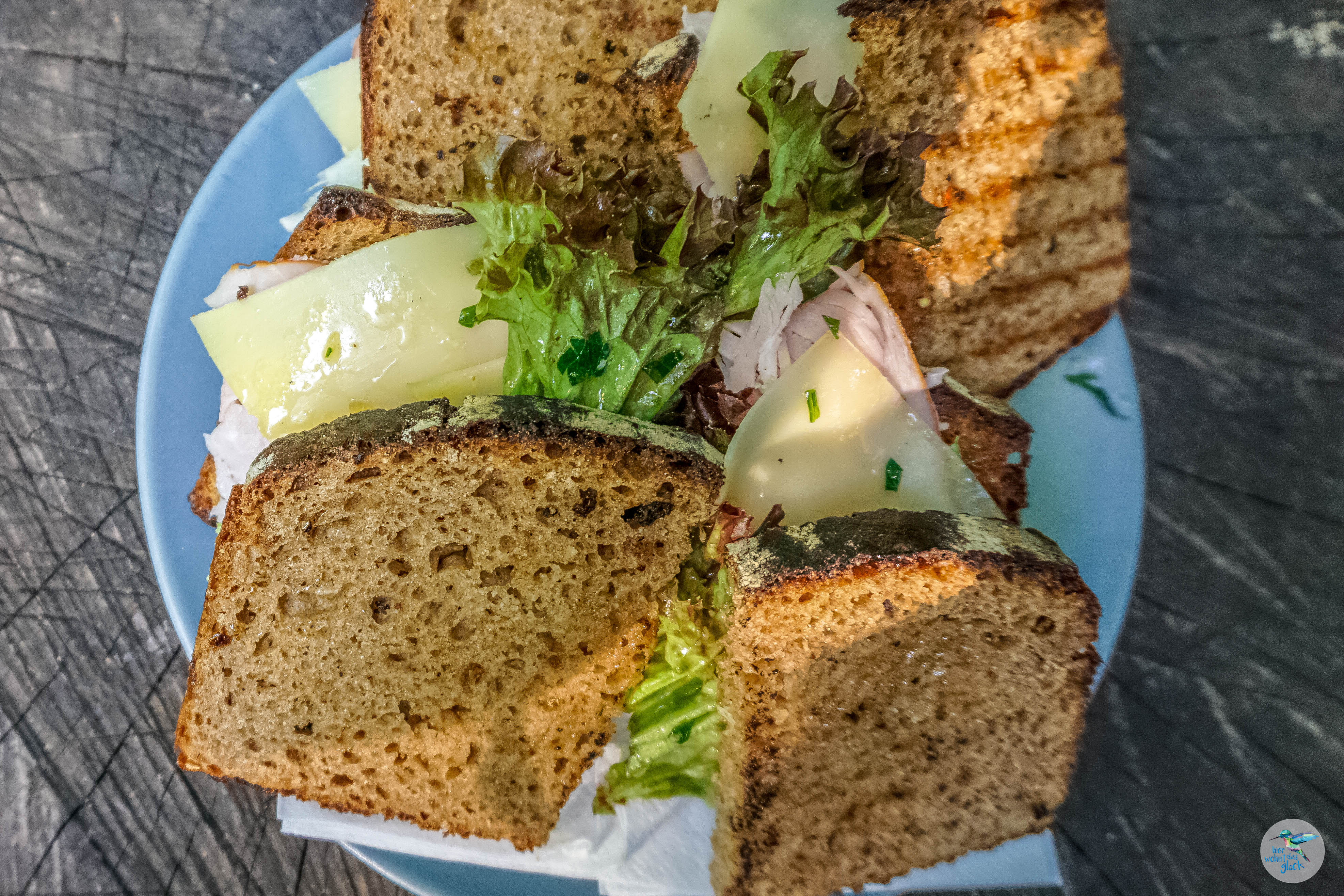 Hausgemachte Speisen mitten im Grünen